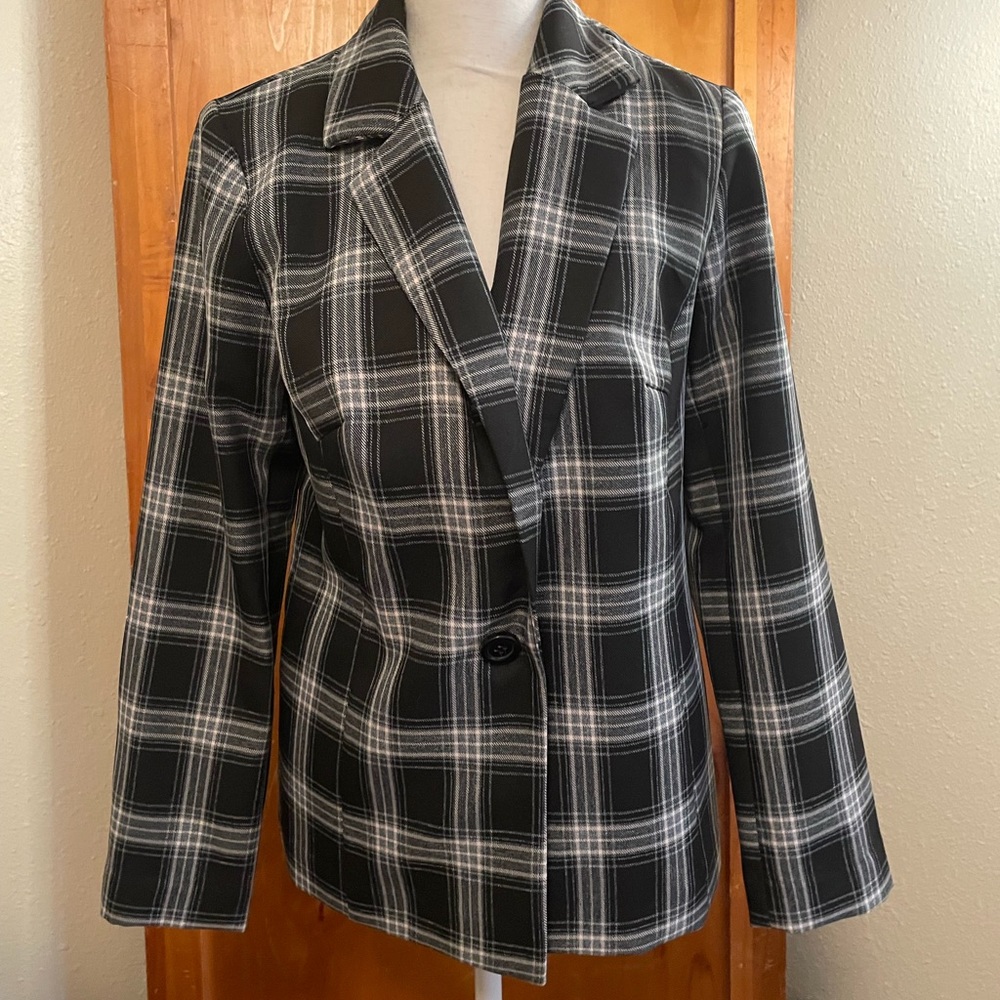 Women’s size 10, Anthony Richards is the designer